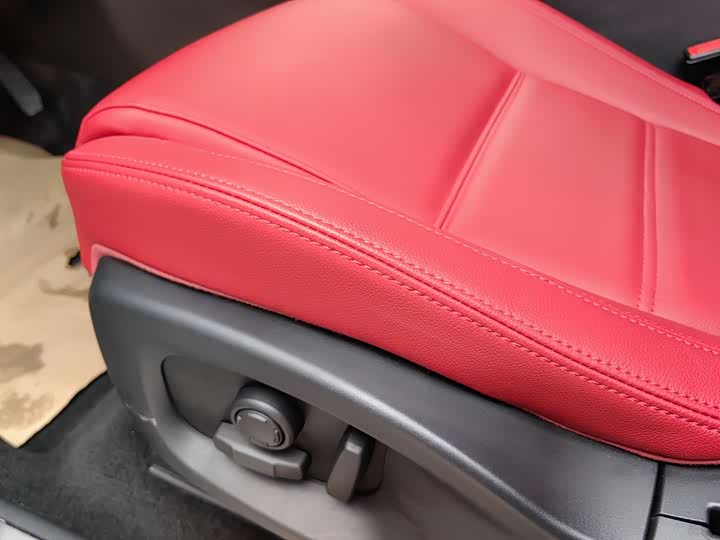 Фото 9 - Jaguar E-Pace