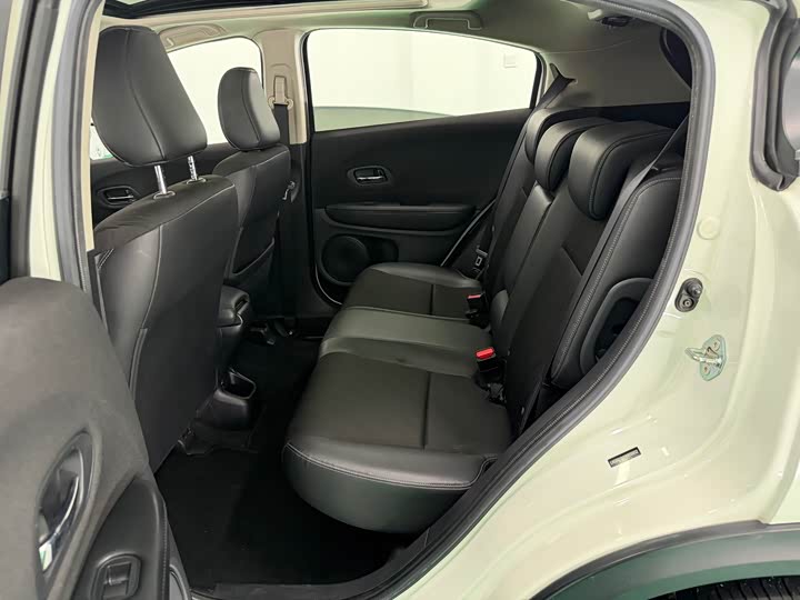 Фото 7 - Honda Vezel