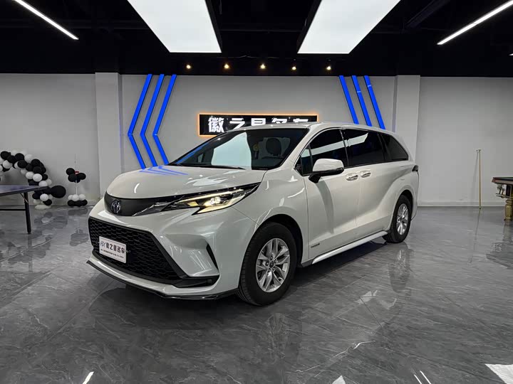 Фото 1 - Toyota Granvia