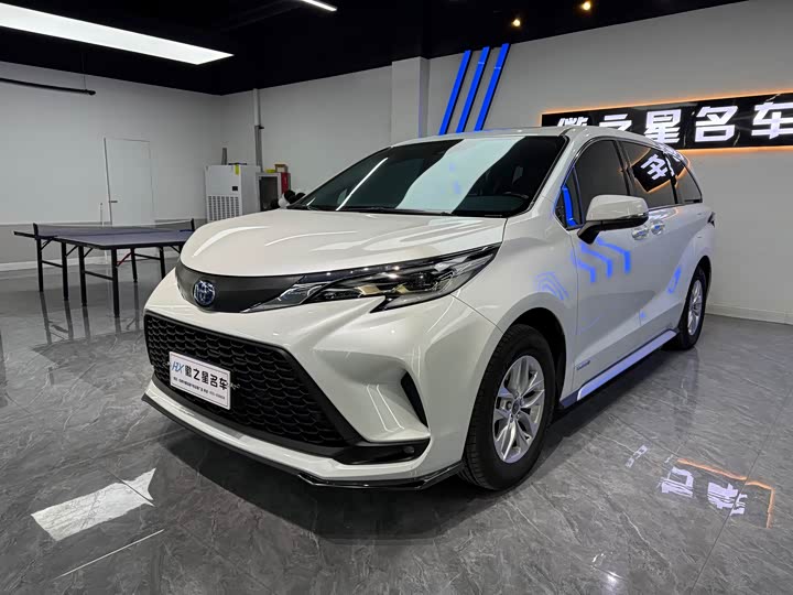 Фото 2 - Toyota Granvia