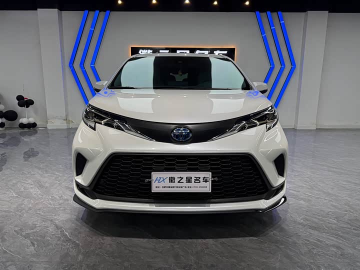 Фото 3 - Toyota Granvia