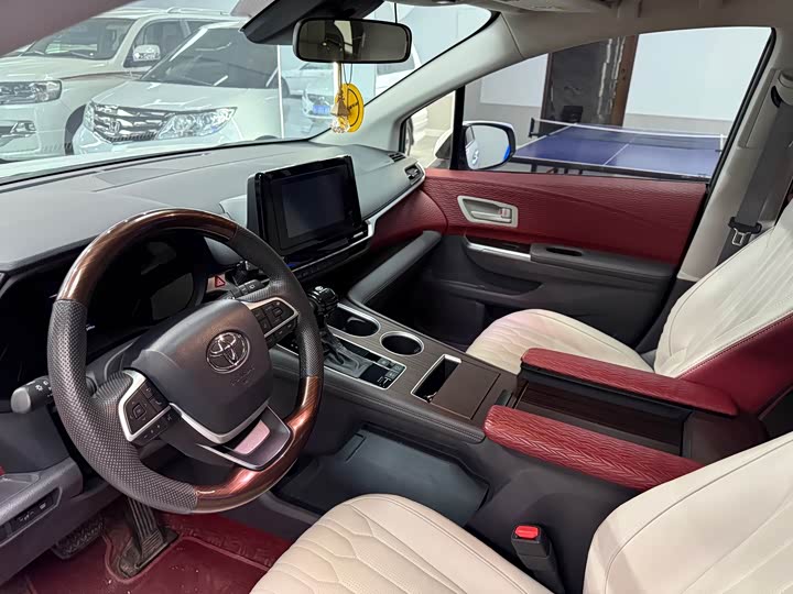 Фото 5 - Toyota Granvia