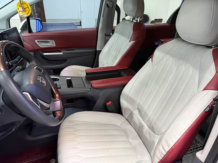 Фото 6 - Toyota Granvia