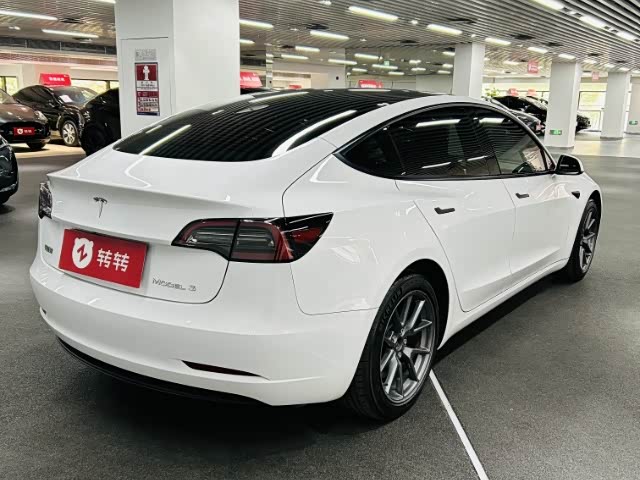 Фото 4 - Tesla Model 3