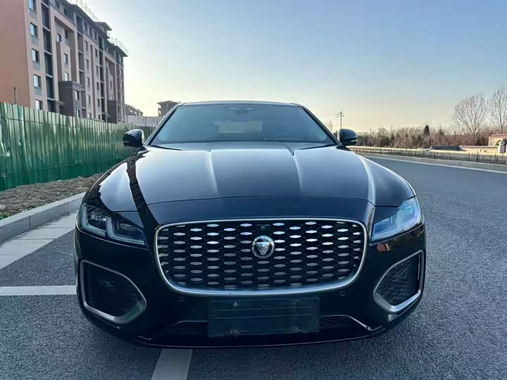 Фото 2 - Jaguar XF L