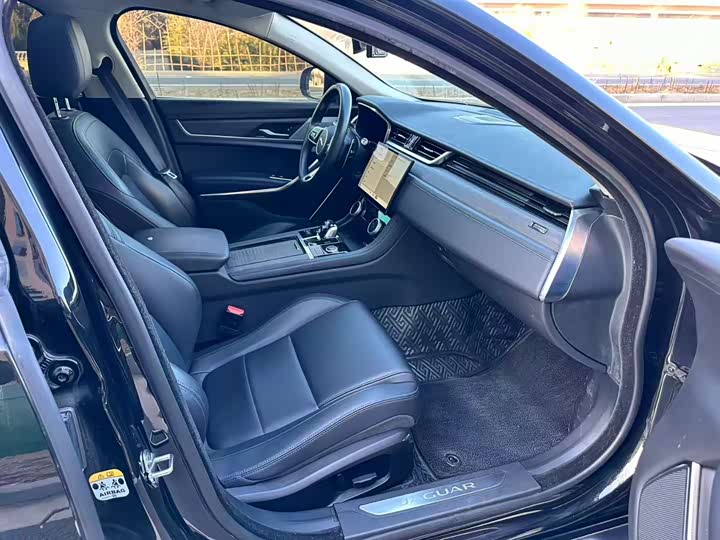 Фото 4 - Jaguar XF L