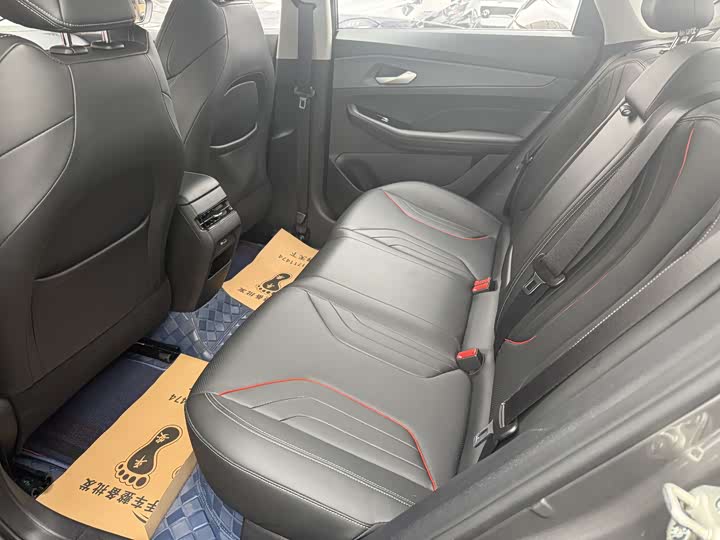 Фото 9 - Geely Binrui