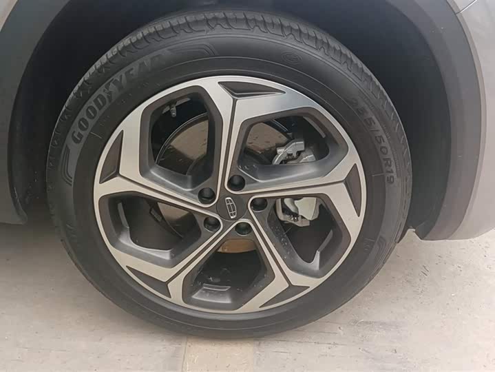 Фото 6 - Geely Monjaro