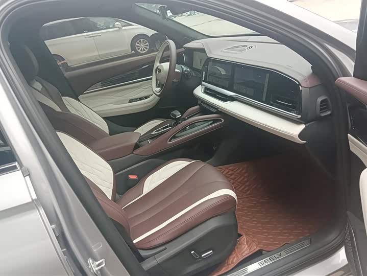 Фото 8 - Geely Monjaro