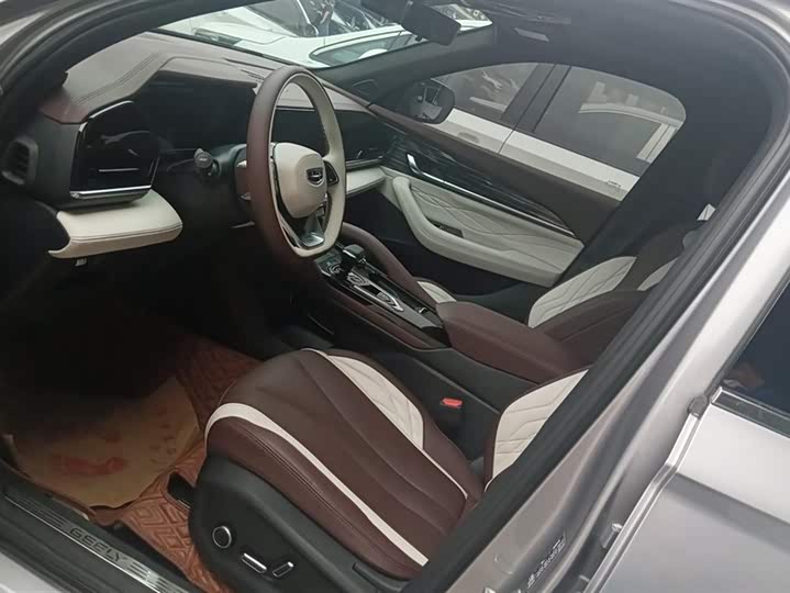 Фото 9 - Geely Monjaro