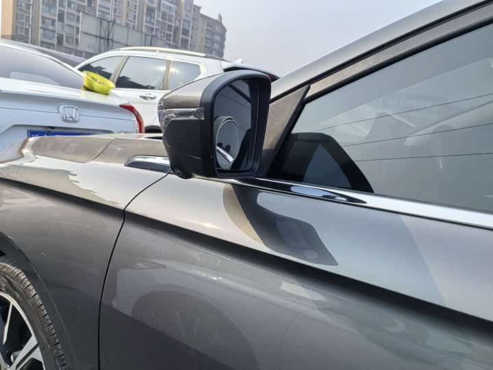 Фото 4 - Geely Emgrand