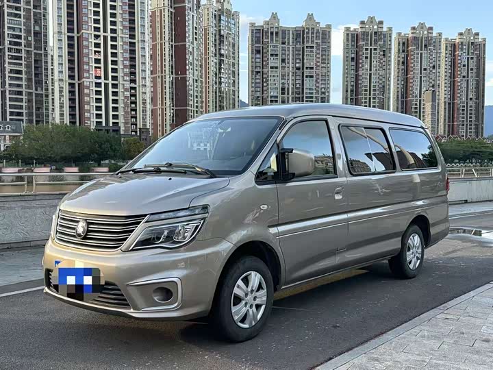 Фото 1 - Dongfeng Forthing Lingzhi M5