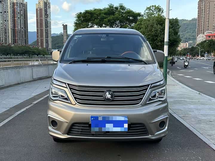 Фото 2 - Dongfeng Forthing Lingzhi M5