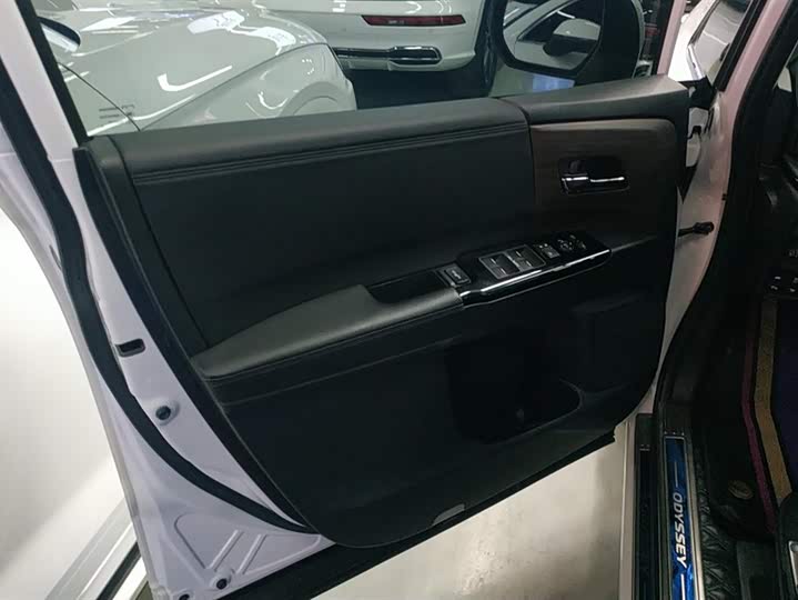 Фото 7 - Honda Odyssey