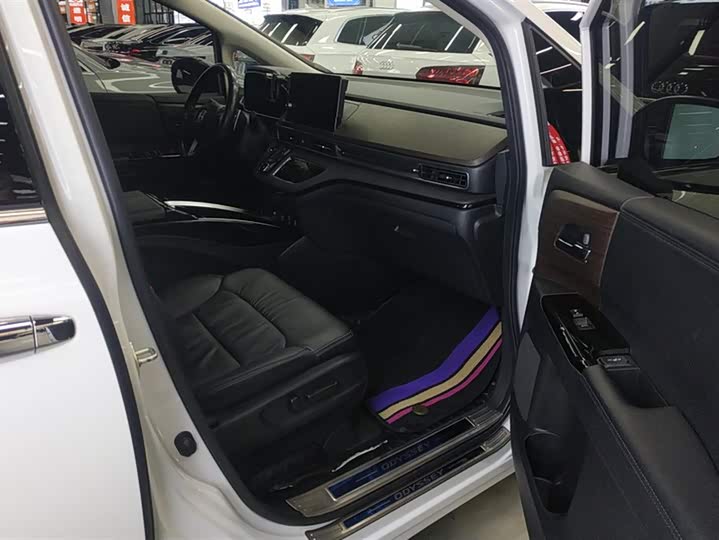 Фото 8 - Honda Odyssey