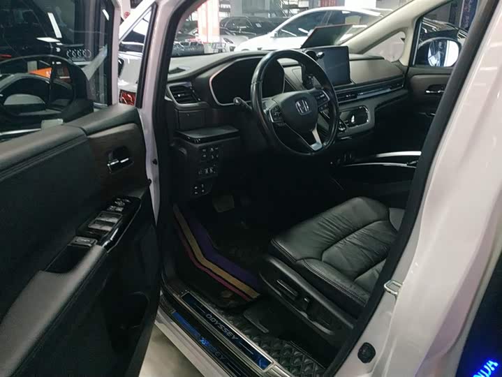 Фото 9 - Honda Odyssey