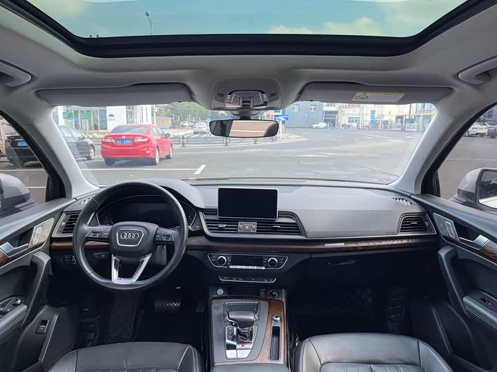 Фото 7 - Audi Q5L