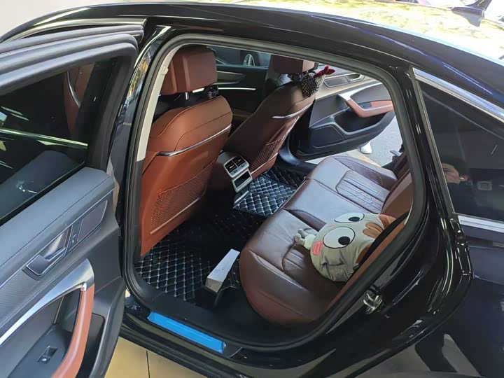 Фото 2 - Audi A6L