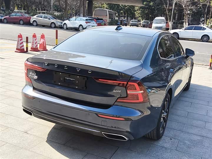 Фото 7 - Volvo S60