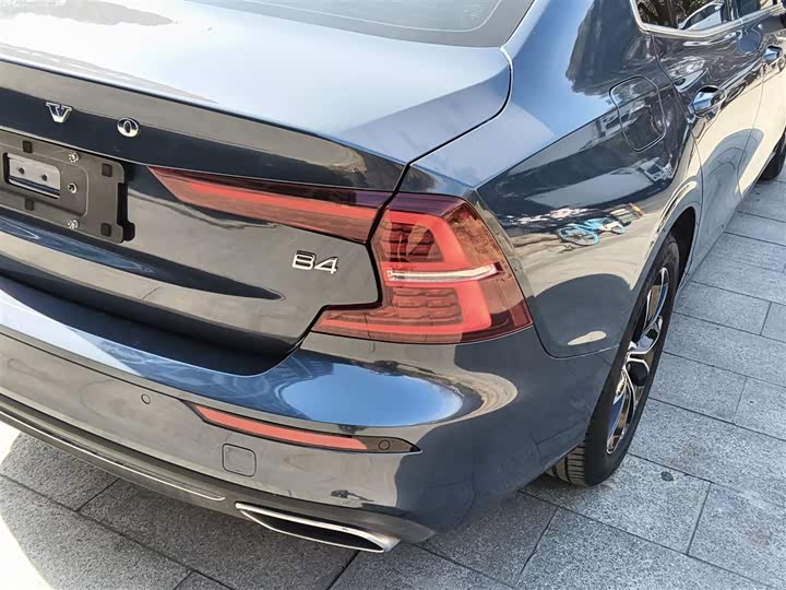 Фото 8 - Volvo S60