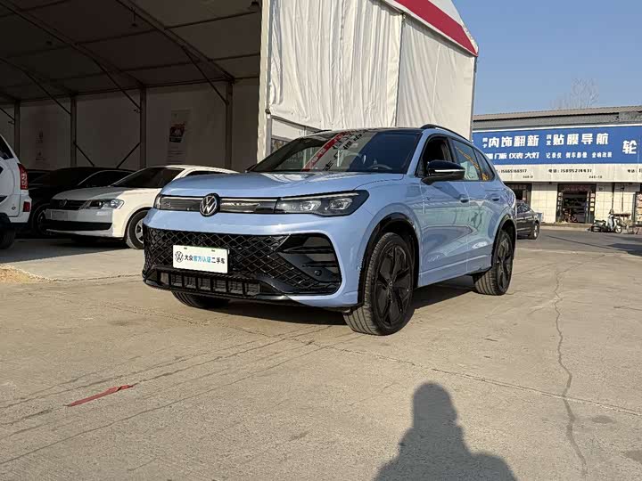 Фото 1 - Volkswagen Tiguan L Pro