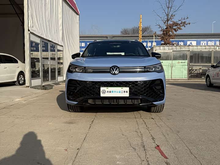 Фото 3 - Volkswagen Tiguan L Pro