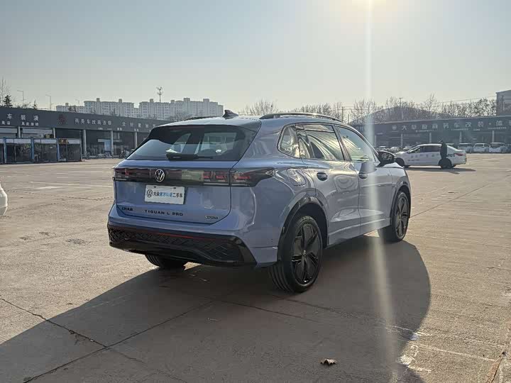 Фото 8 - Volkswagen Tiguan L Pro