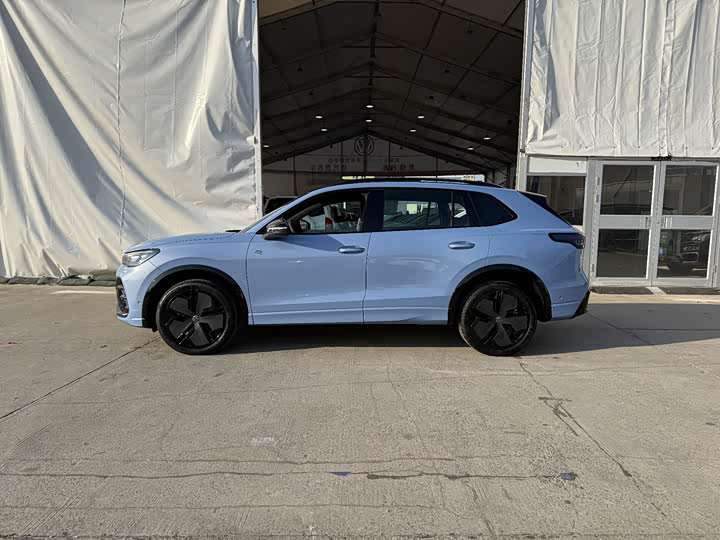 Фото 9 - Volkswagen Tiguan L Pro