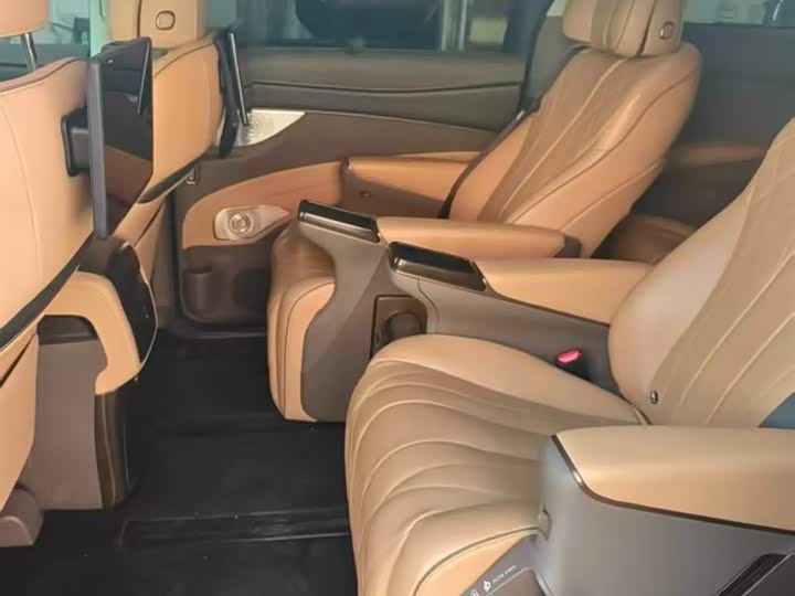 Фото 3 - Denza D9