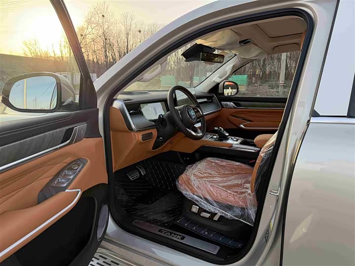 Фото 7 - Tank 500 Hybrid