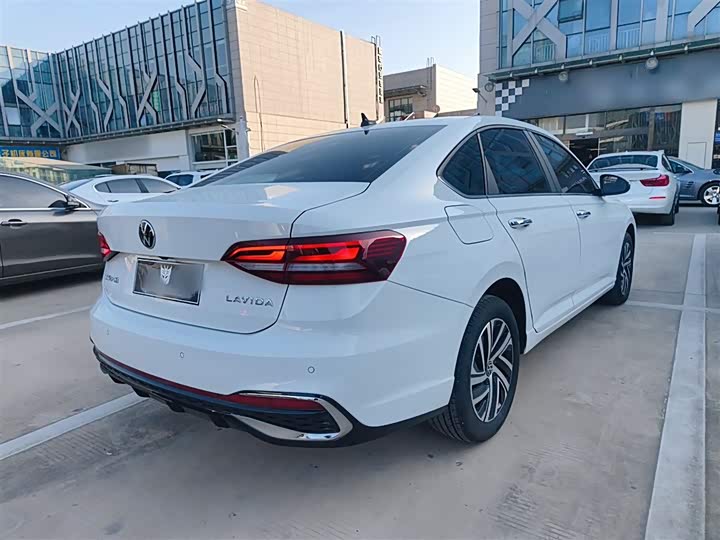 Фото 7 - Volkswagen Lavida