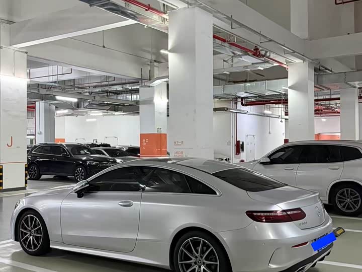 Фото 4 - Mercedes-Benz E-Class