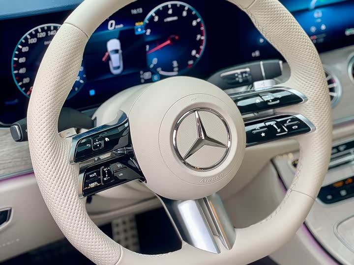 Фото 9 - Mercedes-Benz E-Class