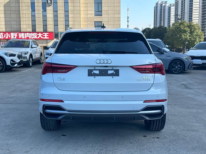 Фото 8 - Audi Q3