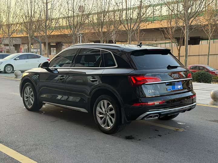 Фото 6 - Audi Q5L