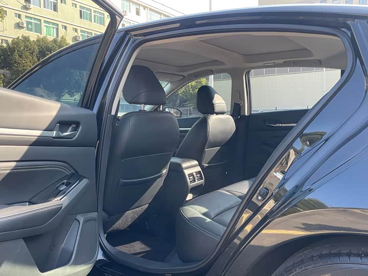 Фото 9 - Nissan Teana