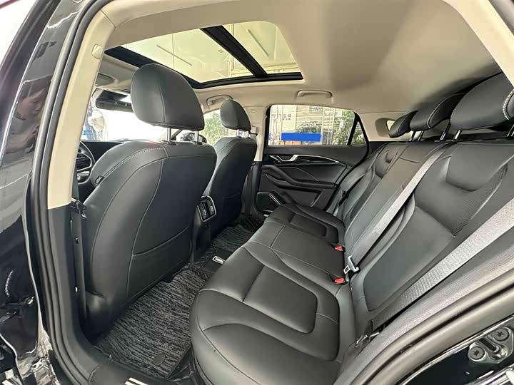 Фото 9 - Bestune B70