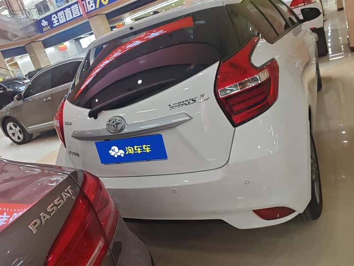 Фото 4 - Toyota Yaris L Hatchback