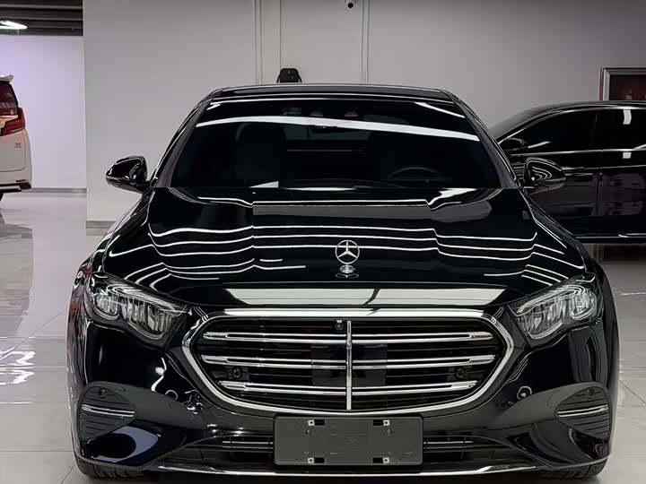 Фото 2 - Mercedes-Benz E-Class