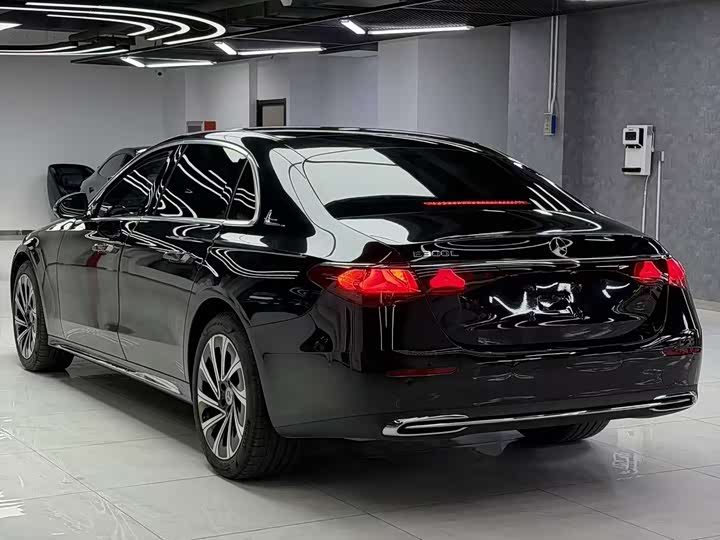 Фото 4 - Mercedes-Benz E-Class