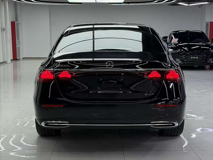 Фото 5 - Mercedes-Benz E-Class