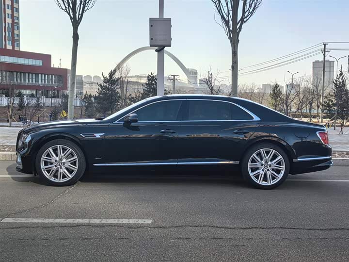 Фото 2 - Bentley Flying Spur Hybrid
