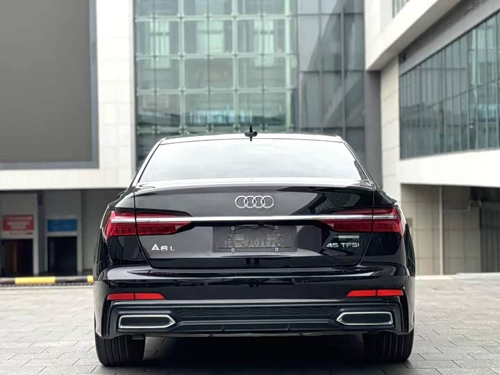 Фото 8 - Audi A6L