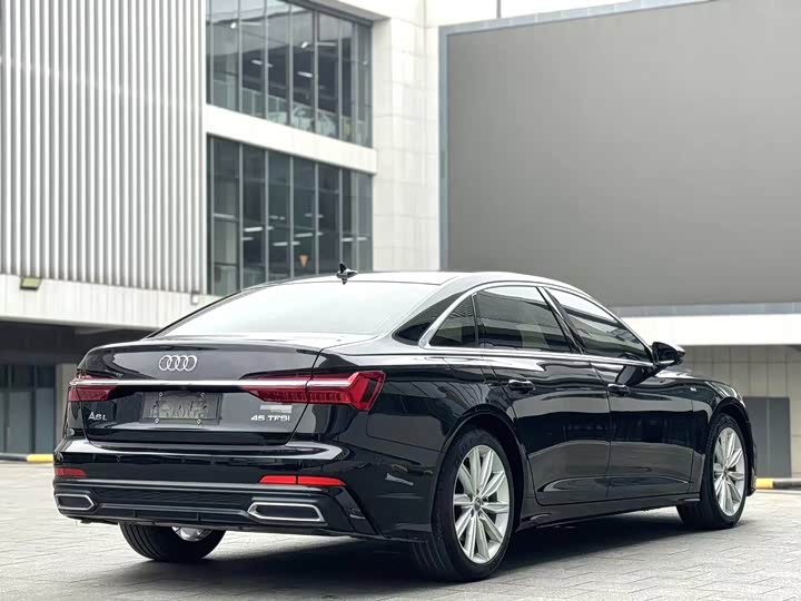 Фото 9 - Audi A6L