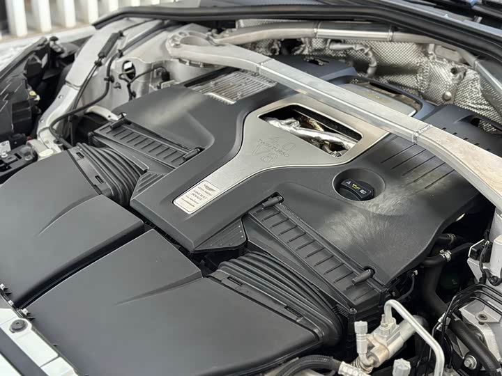 Фото 7 - Aston Martin DBX