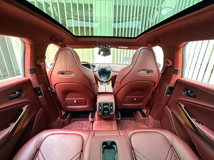 Фото 9 - Aston Martin DBX