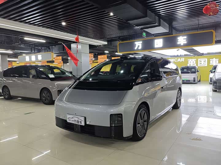 Фото 1 - LiXiang Mega