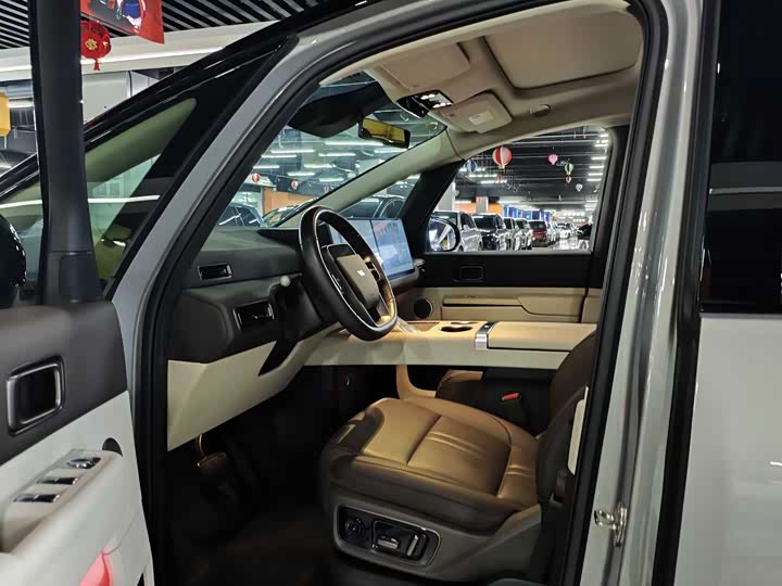 Фото 7 - LiXiang Mega