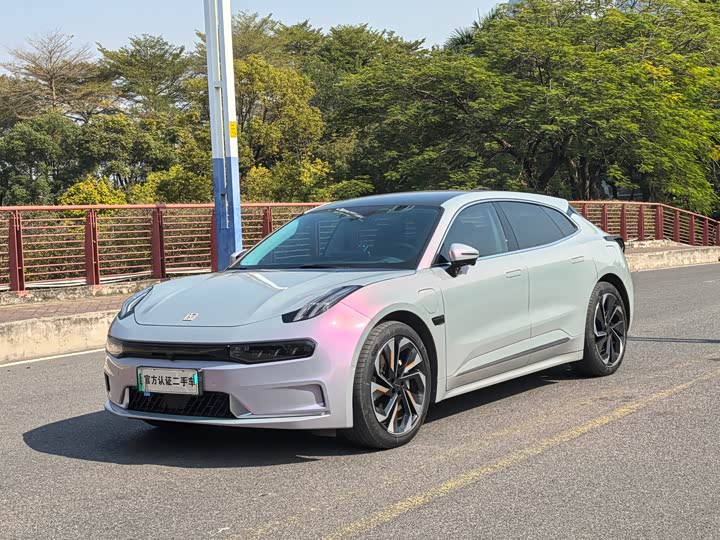 Фото 1 - Zeekr 001