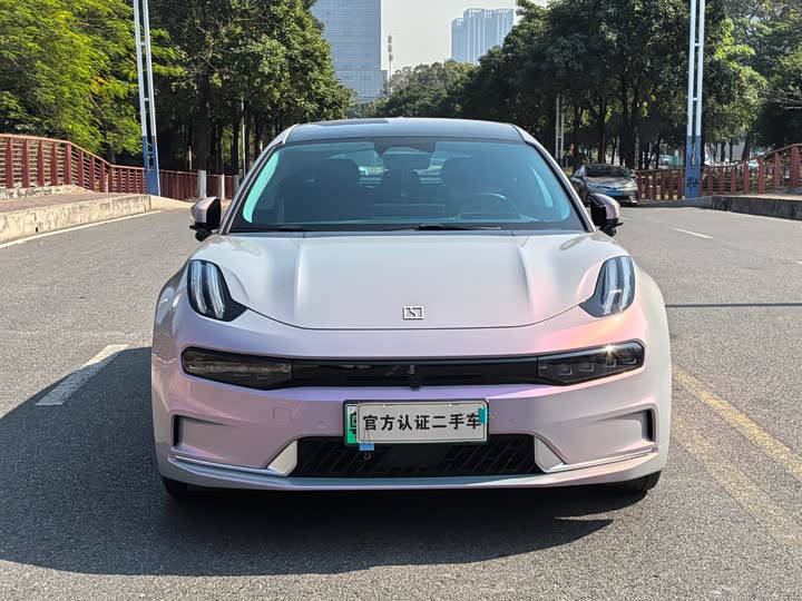 Фото 2 - Zeekr 001